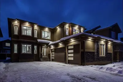 Image de 5 bedrooms Luxury Modern Home (No Parties allowed)