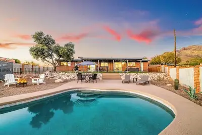 Image de 600 E Eton Dr · *Tucson Oasis* Basketball Court | Pool | Hot Tub
