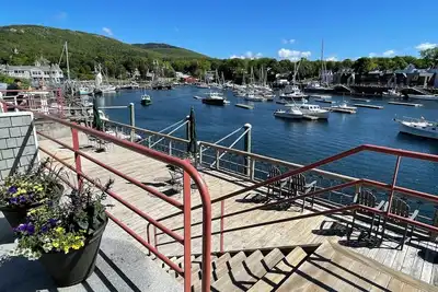 Image de Downtown 2-Bedroom with Shared Harbor-side Patio