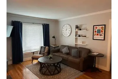 Image de 4 blocks from rt66- hot tub-firepit-Ac