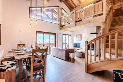 Image de 5 pièces rénové à 5 min du centre village