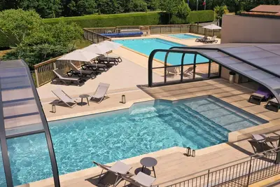 Image de Camping 4* | Piscine Couverte | Mobil-home 6p + Tv