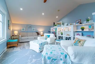 Image de Coastal Loft on Private White Sandy Beach