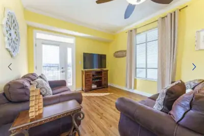 Image de Gorgeous 3 bed, 2 bath condo on the river!