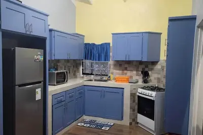 Image de 2 Br w/ Ac Apt near Grand Anse Beach -15 mins walk, 10 mins away from airport.