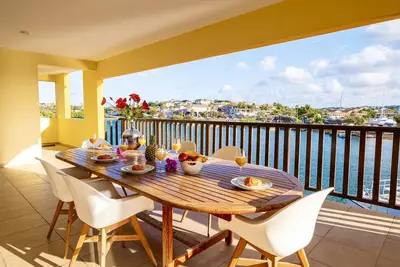 Image de Dream apartment overlooking the marina!