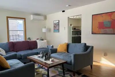 Image de Lovely cottage with fenced in back yard