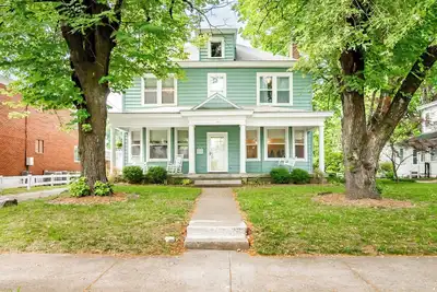 Image de Historic Home with Secret Speakeasy right Downtown