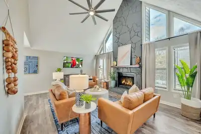 Image de Ath - Marietta-4br-PetFriendly-2 LRs (winding)