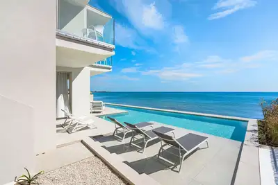 Image de Luxury sea front villa with pool, Lido di Noto, Sicily