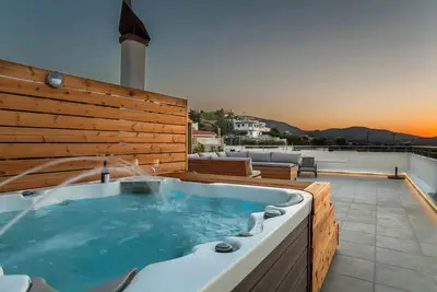 Image de Steliana's House Top Floor Apartment with Private Jacuzzi