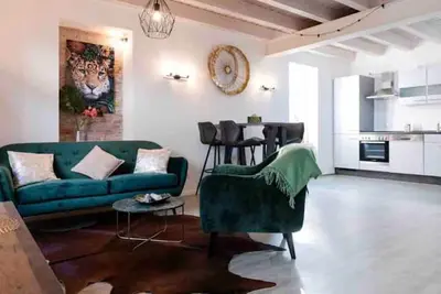 Luxury | Near Frankfurt | 8 Person 24/7 Check