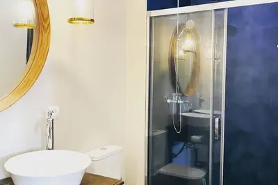 Charmante et Spacieuse Maison de Ville, Rénovée Avec Soin, Centrale