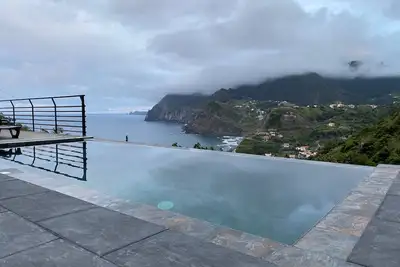 Image de an authentic viewpoint over the sea