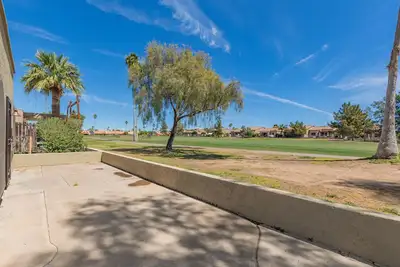 Image de Beautifully Updated home on Golf Course