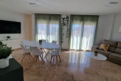 Central apartment with all kinds of services nearby