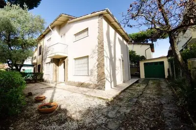 Image de Maison de vacances pour 8 personnes env. 110 qmà Lido di Camaiore, Toscane (Province de Lucca)
