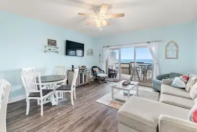 Image de Sea-Eye-Eh?: Oceanfront | Beach and Pool Access