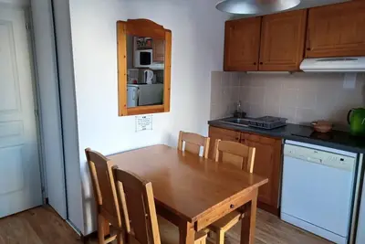 Image de 300m des commerces, Rez-de-chaussée, terrasse, parking, télévision, casier à ski, 26m²