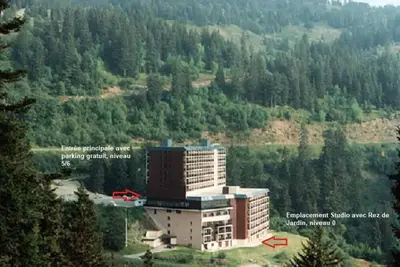 Image de À 300m des pistes de ski, terrasse, parking, télévision, casier à ski, 24m², Chamrousse