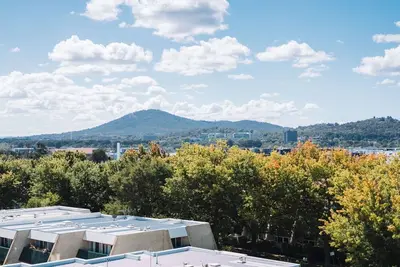 Image de Perfect Located 1-Bed with Great Views & Parking