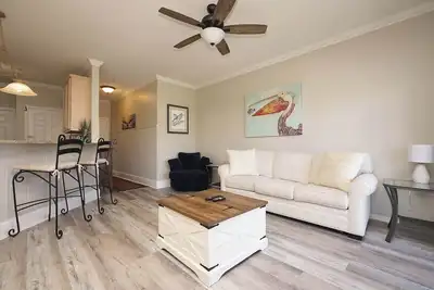 Image de 2br Canal-Side Condo • Boat Lovers Welcome