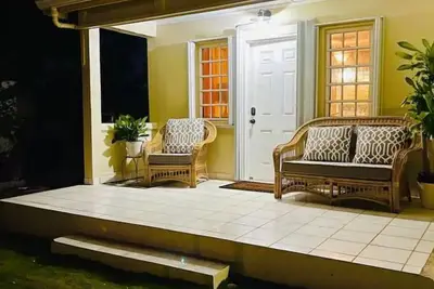 Image de My Home Your Vacay - A short drive to the beach