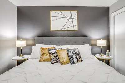 Image de Entire Place ✶Washer Dryer✶Wi Fi✶4k TVs ✶Pets Allowed #828