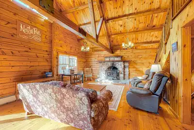 Image de Inviting dog-friendly cabin on 23 acres - sauna, skiing, firepit, & washer/dryer