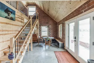 Image de Truelove Chalet- A Relaxed, Rustic, Glam Cabin!