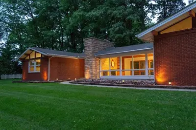 Image de mid-century dream house so peaceful and quiet just a place to relax