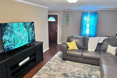 Image de *Spacious Family Home - Downtown Gadsden! *