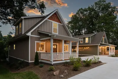 Image de Sleeps 20\/Hot Tub\/Arcade Game\/Foosball\/Cornhole