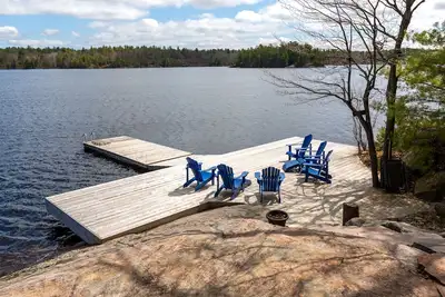 Image de 4-Bedroom Cottage Gravenhurst on Muldrew Lake.