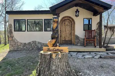 Image de Cottage on the waterfall.