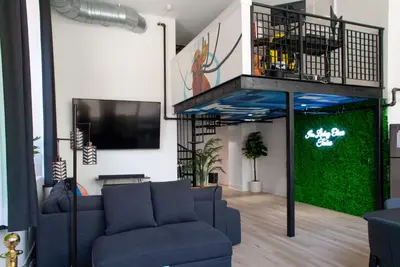 90 Day Minimum Stay - Spacious Cyberpunk Themed Downtown Loft