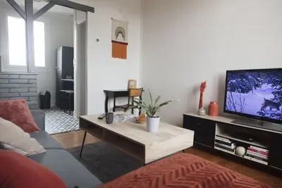 Très Beau F2 Rénové - Hyper Centre à 10mn