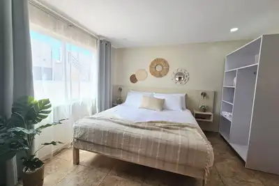 Image de Nice and bright apartment close to Palm Beach