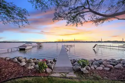 Image de Spacious Family Lakefront Retreat