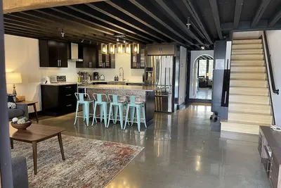 Image de Golf Getaway with Golf Cart on Grand Lake in Shangri-La