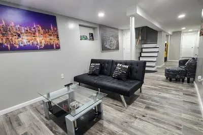 Image de Cozy 2 Bedroom Luxury Basement Near Airport-Nyc -Dream Mall -Prudential Center\n