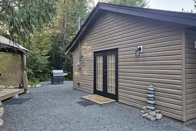 Image de Cozy Cottage, Minutes from stunning waterfalls and beautiful beaches!