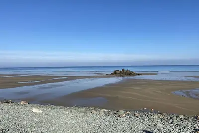 Image de 491 - Maison unique, les pieds dans l'eau, le long de la plage de Saint-Pabu