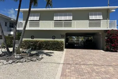 Image de Spacious 4br canal home in Islamorada with private heated pool and beach access.
