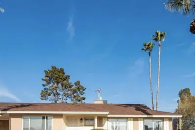 Image de 4 bed 2 bath with pool and gym all private