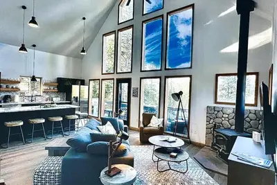 Image de 🏡Modern Cabin🌲Mountain Views🏔Arcade Games🕹Fun For All Ages 🐶 Pet Friendly