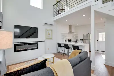 Image de Pet-Friendly Bowie Studio w/ Deck!