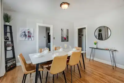 Image de Stylish Calgary Home w/ free Parking & wifi