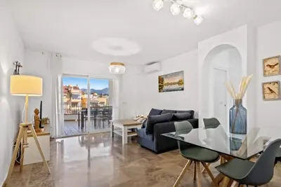 Image de Appartement à Mijas Costa avec piscine, parking et vue sur la mer