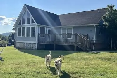 Image de Spacious Valley Home w/ Easy Road Access, <15 Min to Attractions, Pet Friendly!